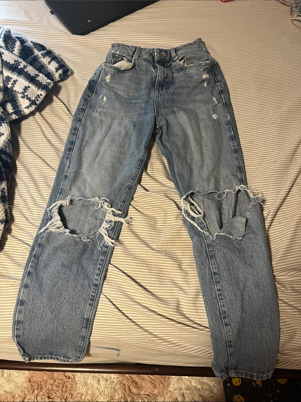 Zara Light Blue Distressed Boyfriend Jeans with Knee Rips